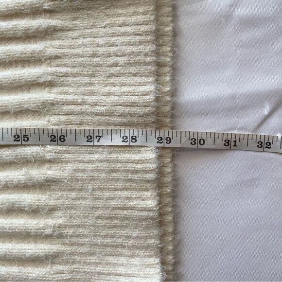 NWT Altar'd State Off White Oversized FuzzyTurtleneck Ribbed Sweater Size Medium - Picture 16 of 16
